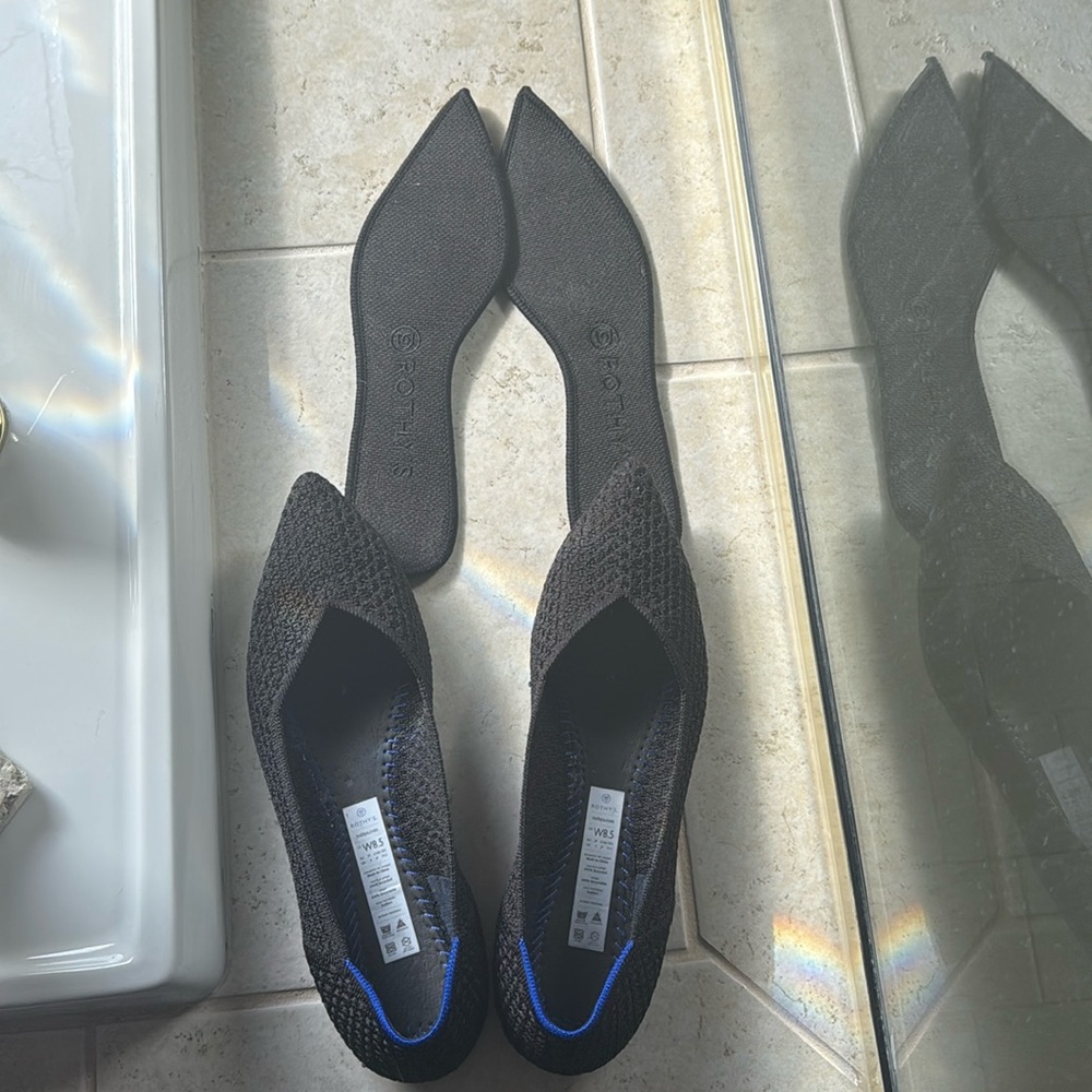 Rare black, honeycomb pattern ballet flat.  Excellent condition, barely worn.